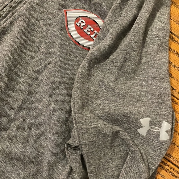 Under Armour Long Sleeve Grey Shirt. Cincinnati Reds Theme. Size Medium. - Picture 4 of 5